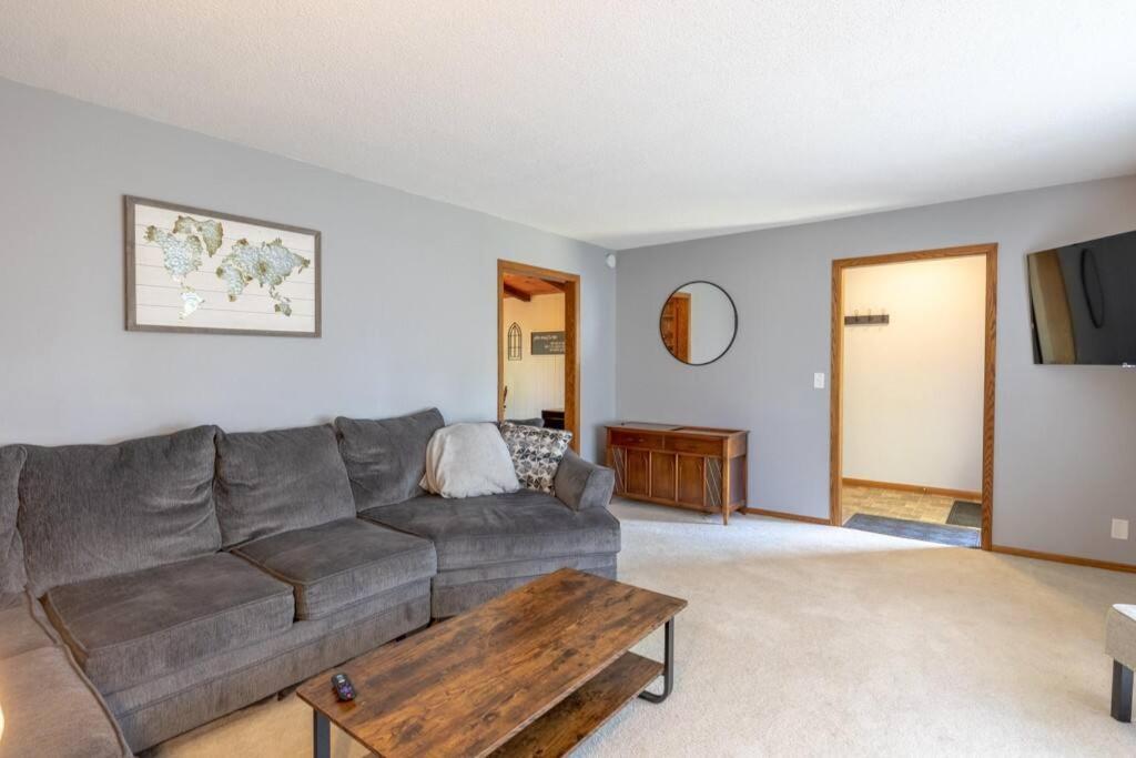 Family Home W/ 2 King, 2 Queen Beds + Game Room Bemidji Eksteriør billede