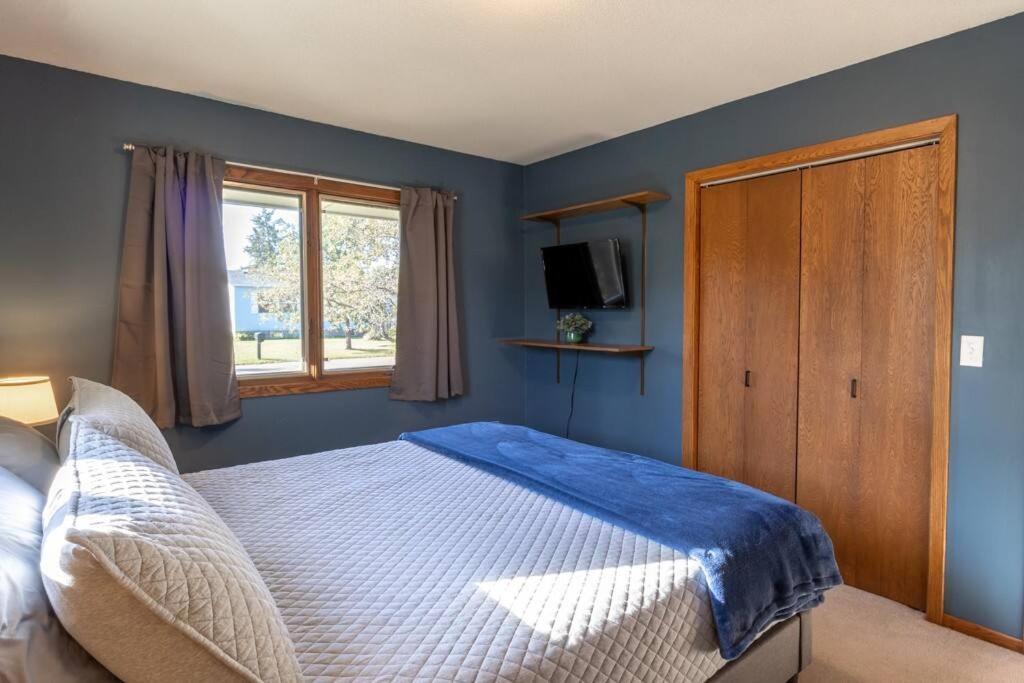 Family Home W/ 2 King, 2 Queen Beds + Game Room Bemidji Eksteriør billede