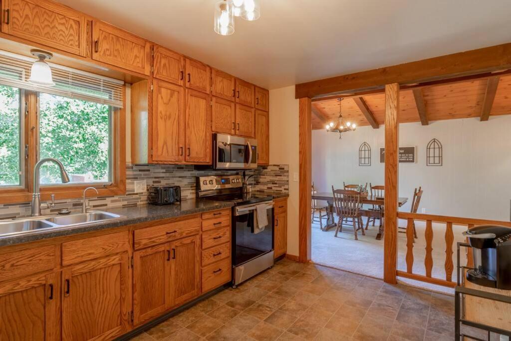 Family Home W/ 2 King, 2 Queen Beds + Game Room Bemidji Eksteriør billede